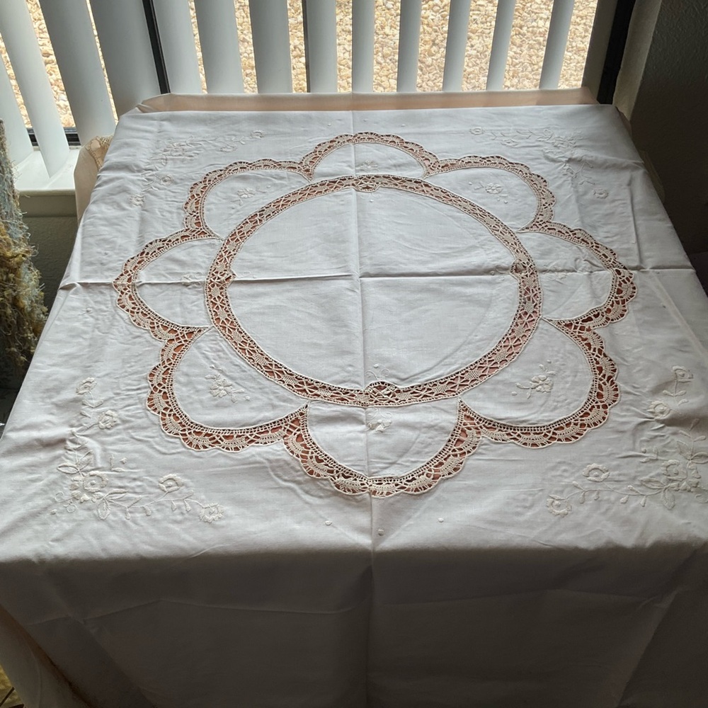 Cream Tablecloth and Napkin Set with Beige Lace Accent